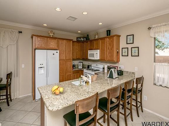 3rd image of 1741 E Chestnut Blvd