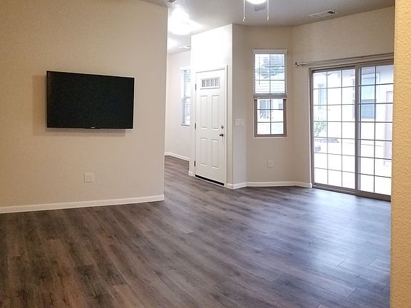 3rd image of 105B Jefferson St