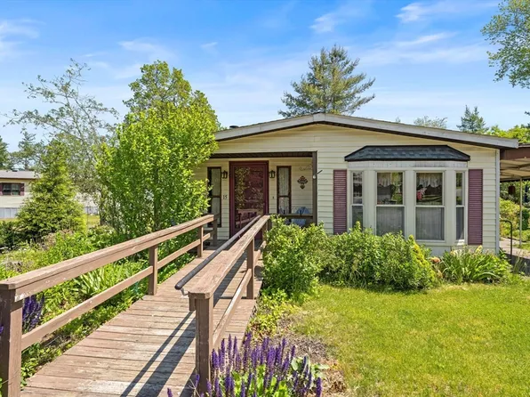 15 Jefferson Way, Carver, MA 02330