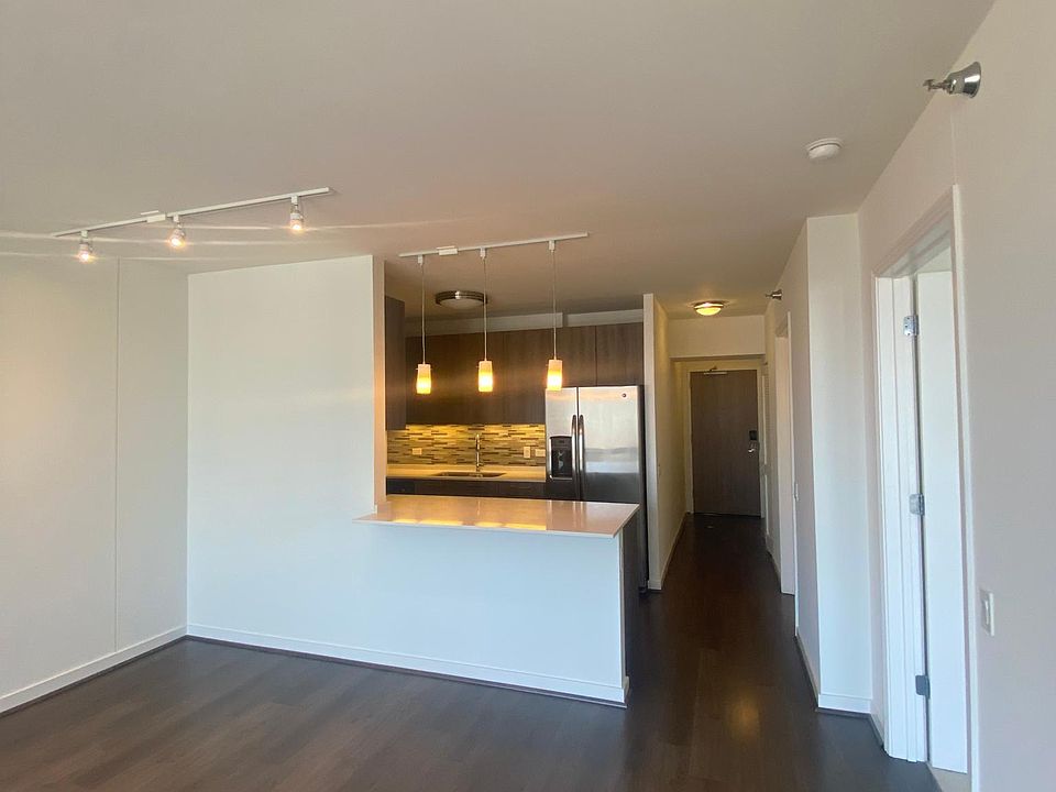 1st image of 300 W Hubbard St #3007
