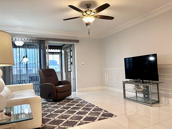 4th image of 2857 Ashley Drive W #B