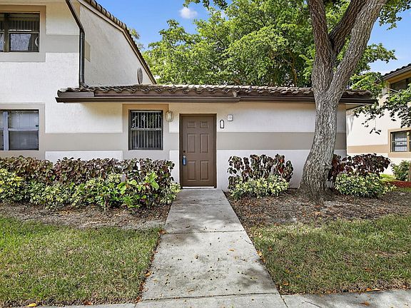 2nd image of 9953 Nob Hill Court #9953
