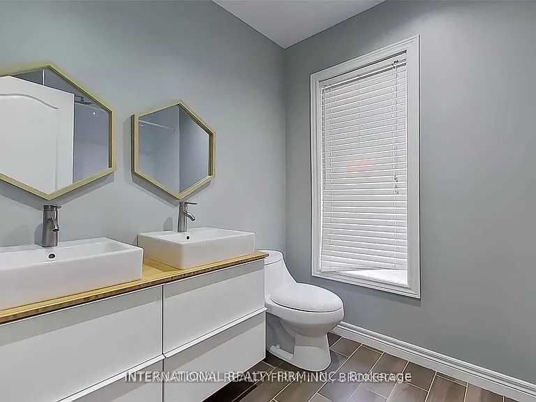 2 Dolce Cres — Photo 22