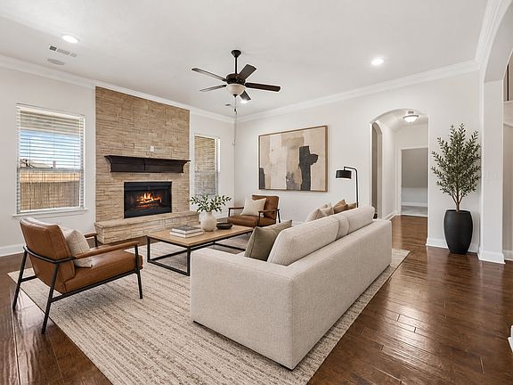 4th image of 134 Pinewood Ave