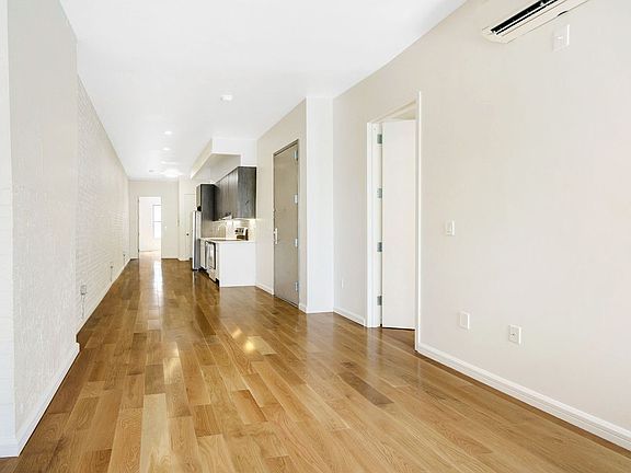 3rd image of 205 Wyckoff Ave APT 2R