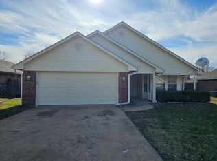 2530 Briarwood Dr, Paris, TX 75460