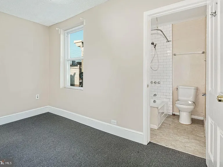 430 E Flora St — Photo 8