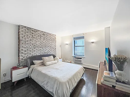 Rented by Douglas Elliman | media 10