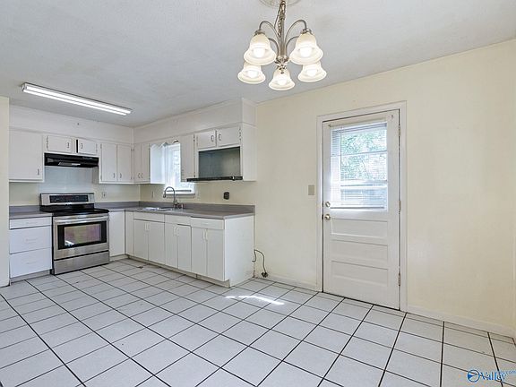 5th image of 4030 Sewall Dr SW