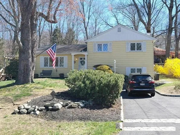 32 Woodland Blvd, Cortlandt Manor, NY 10567