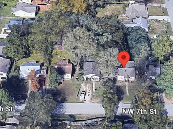 304 NW 7th St, Bentonville, AR 72712