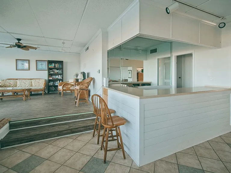 Building's Lounge