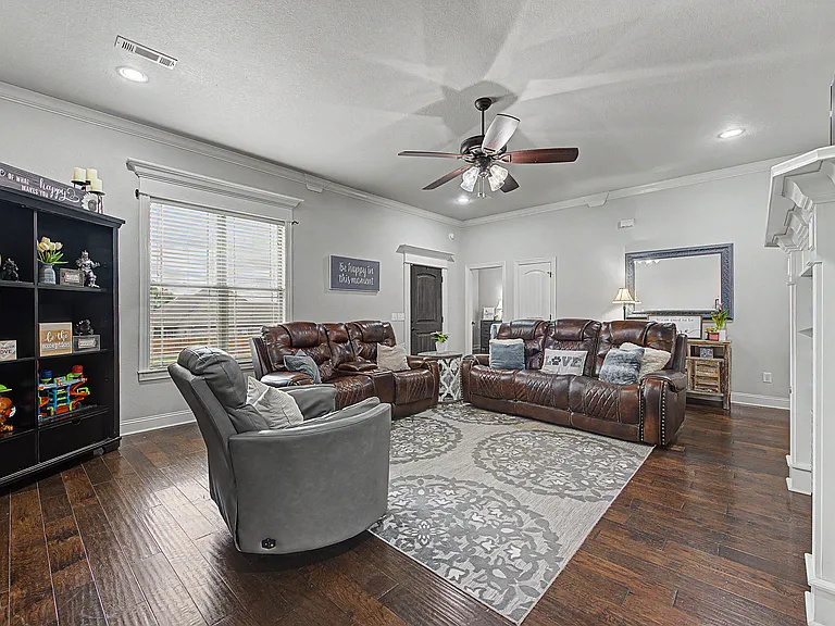 1202 Birkshire Cir — Photo 5