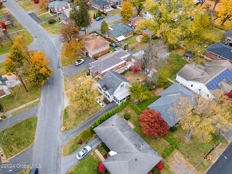 4th image of 177 Berkshire Boulevard