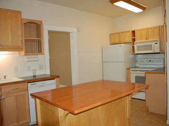 3rd image of 1627 Saint Denis Ave #A