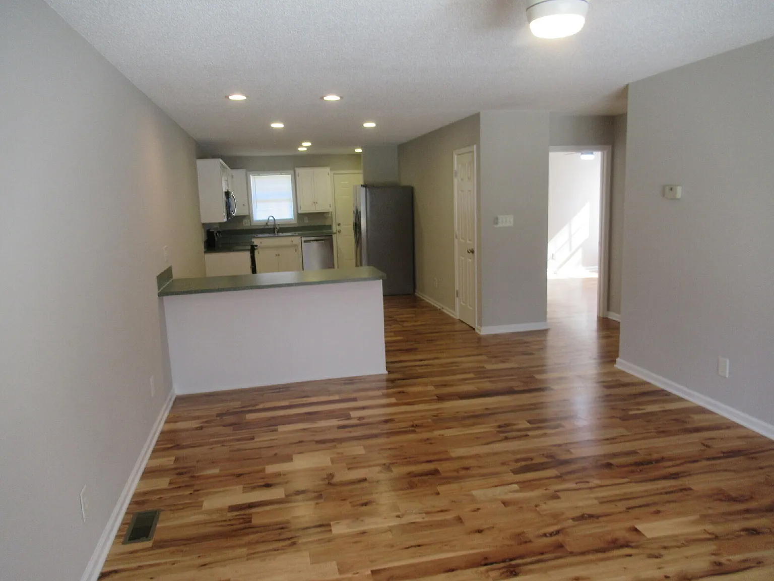 2 bed, 2.0 bath, 1047 sqft, $1,350 — Photo 4