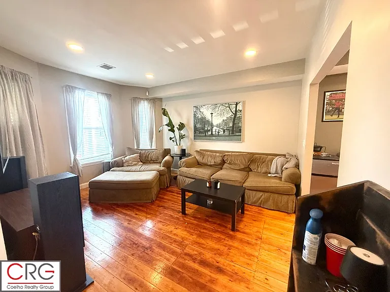 10 Eastman Rd — Photo 13