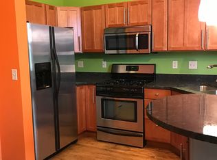 1017 S 2nd St FL 4, Milwaukee, WI 53204