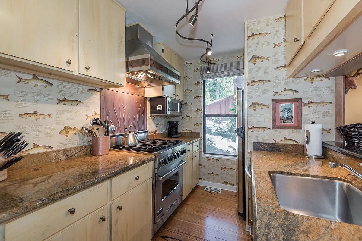 4 bed, 1802 sqft, $3,650 — Photo 3