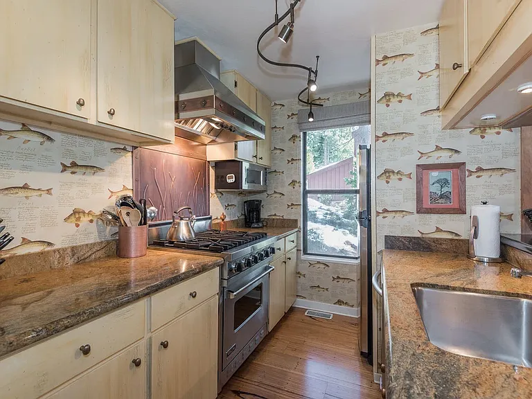 125 Lassen Dr #6 — Photo 3