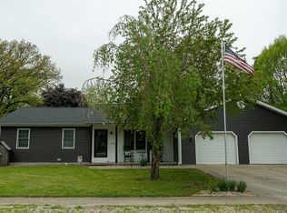 115 S 6th St, Girard, IL 62640