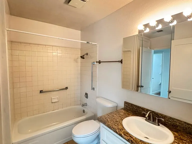 356 Robinson St #32 — Photo 12