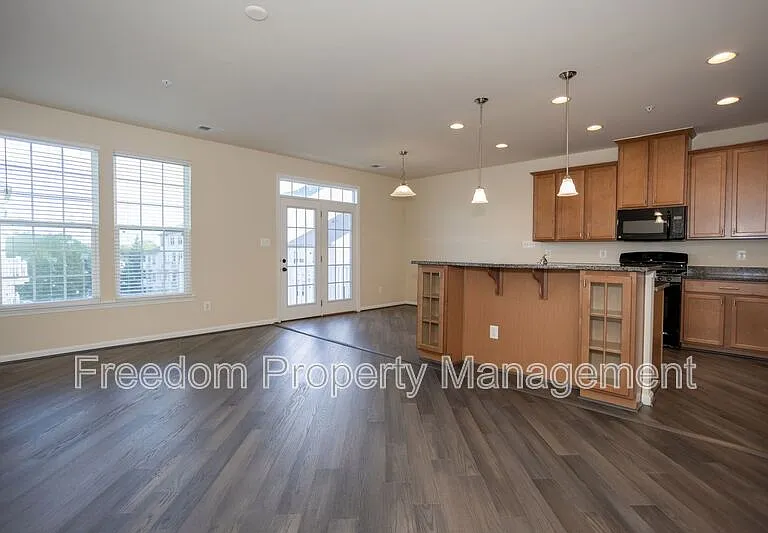 7408 Brunson Cir — Photo 21