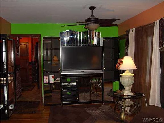 5th image of 95 Fisher St