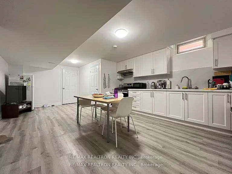 8 Queen Isabella Cres #LOWER — Photo 3