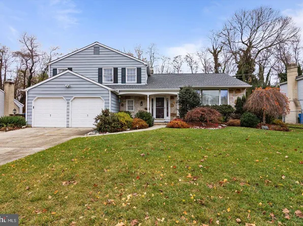 9 Silvertop Ln, Cherry Hill, NJ 08002