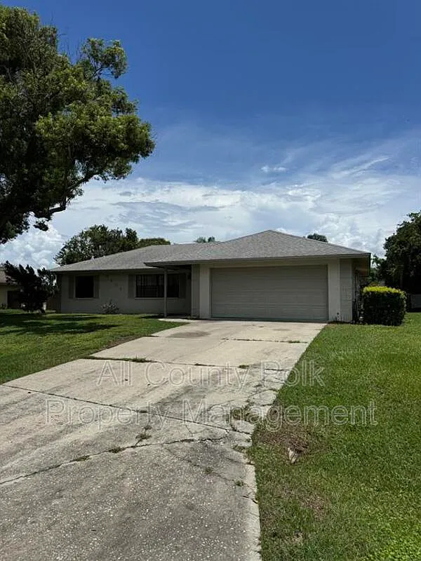 3 bed, 2.0 bath, 1212 sqft, $1,945 — Photo 3