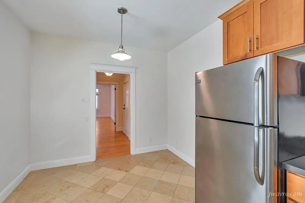 Prime Inner Sunset Spacious Studio w/ HW Floors! Must See! — Photo 3