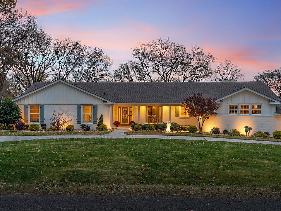 1st image of 122 Fairways Dr