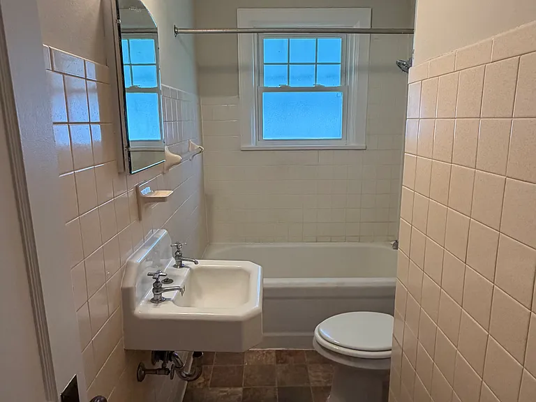 406 E Pearl St — Photo 5