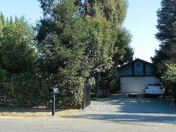3rd image of 3122 N Redwood Ave