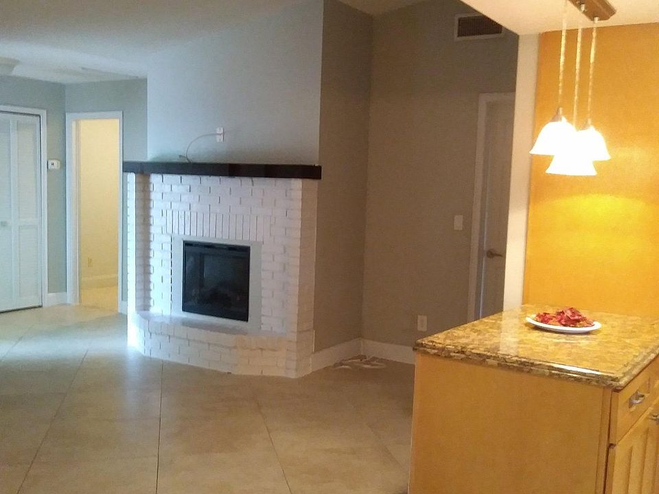 1st image of 1464 Laconia Dr E