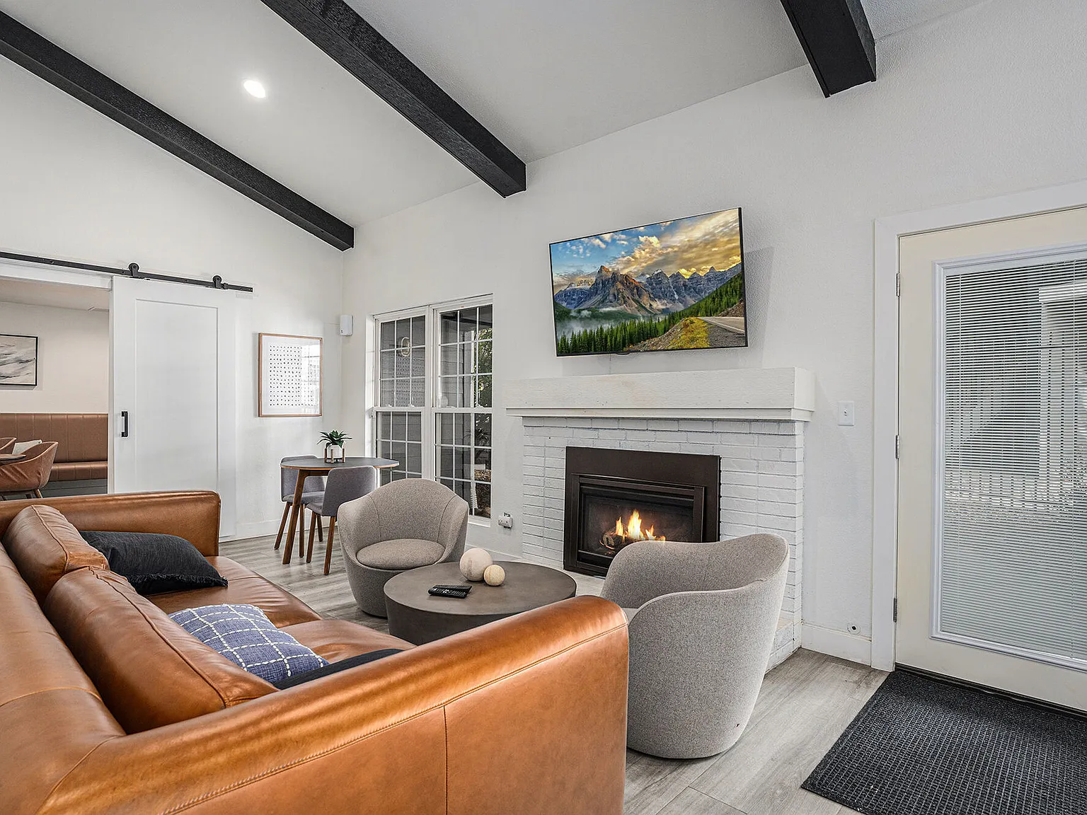 Oakdale Springs Apartments — Photo 4