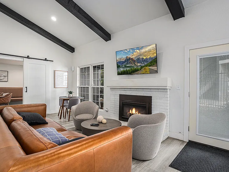 Oakdale Springs Apartments — Photo 4