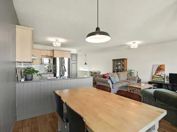 20 S Covepark Close NE, Calgary, AB T3K 5R3