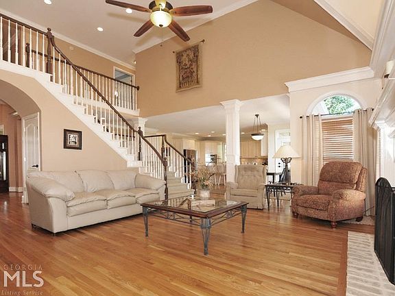 3rd image of 4292 Highborne Dr NE
