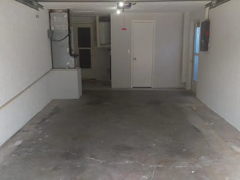7010 Oakshire Dr — Photo 36