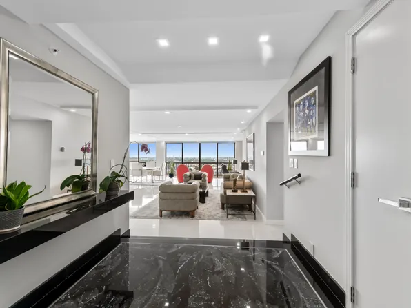 1900 Consulate Pl APT 2104, West Palm Beach, FL 33401