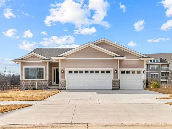 260 Pine Grove Ln, Iowacity, IA 52246