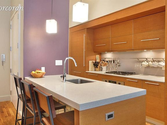 4th image of 360 Furman St APT 501