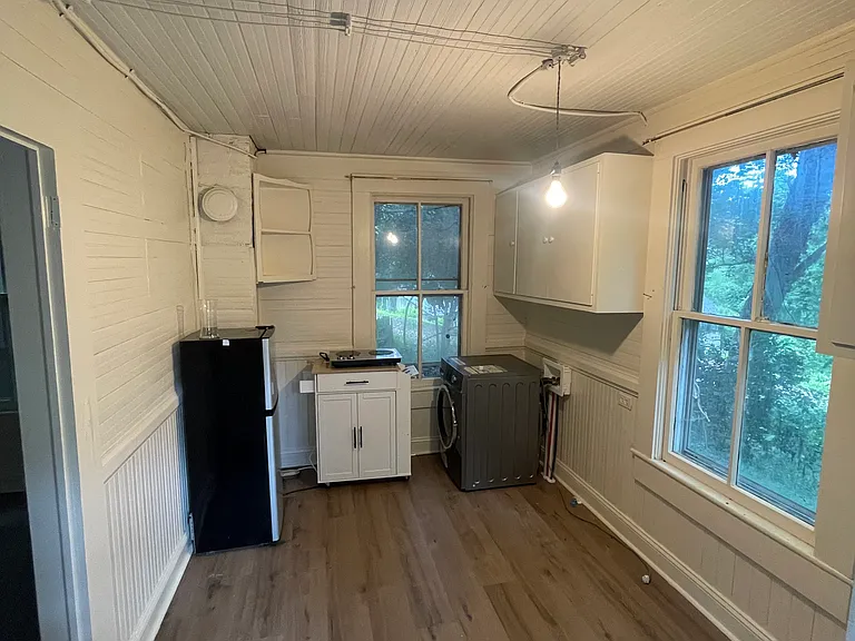 260 Grady Ave — Photo 3