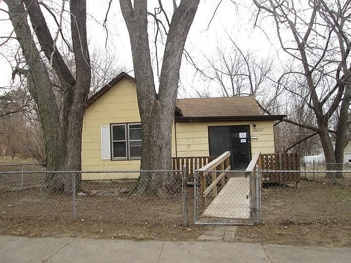 1st image of 613 S 18th St