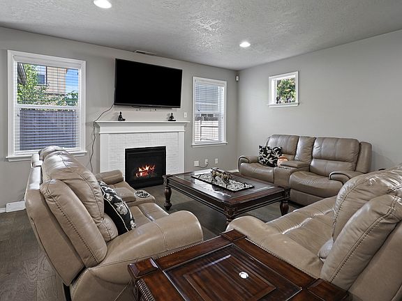 4th image of 61769 SE Camellia St