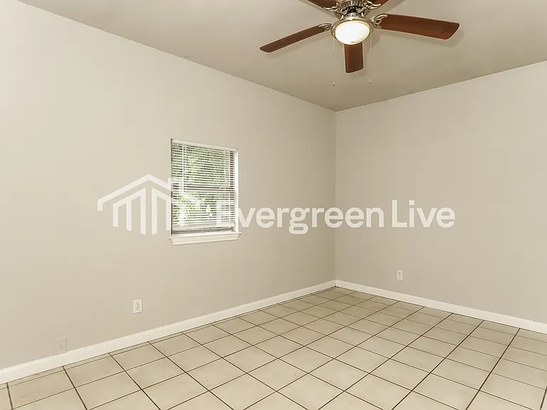 738 Sterling Dr — Photo 13