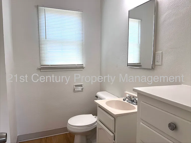 3355 Independence Aveunit #3355D — Photo 5