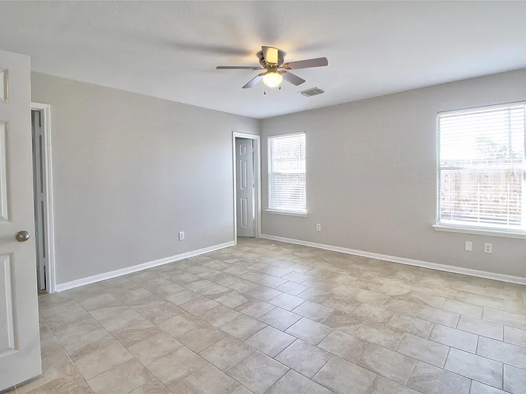 29407 Legends Green Dr — Photo 7